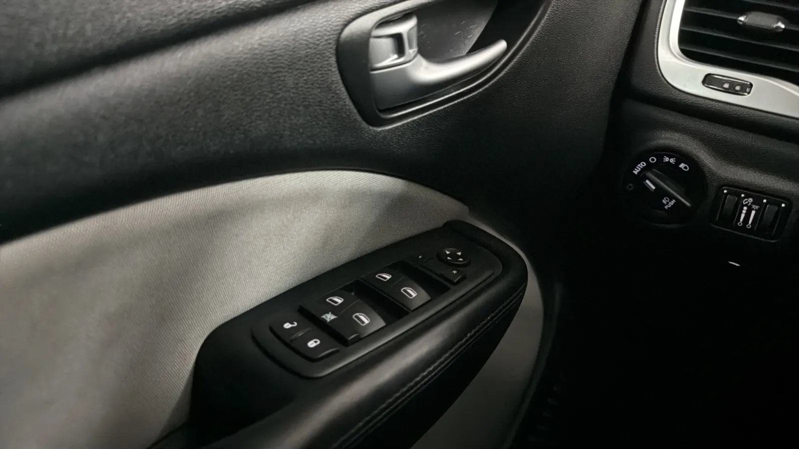 Used 2015 Dodge Dart SXT FWD image 15