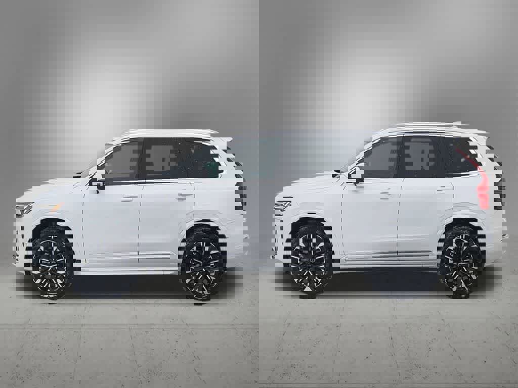 New 2025 Volvo XC90 B5 Plus w/ Protection Package Premier image 3