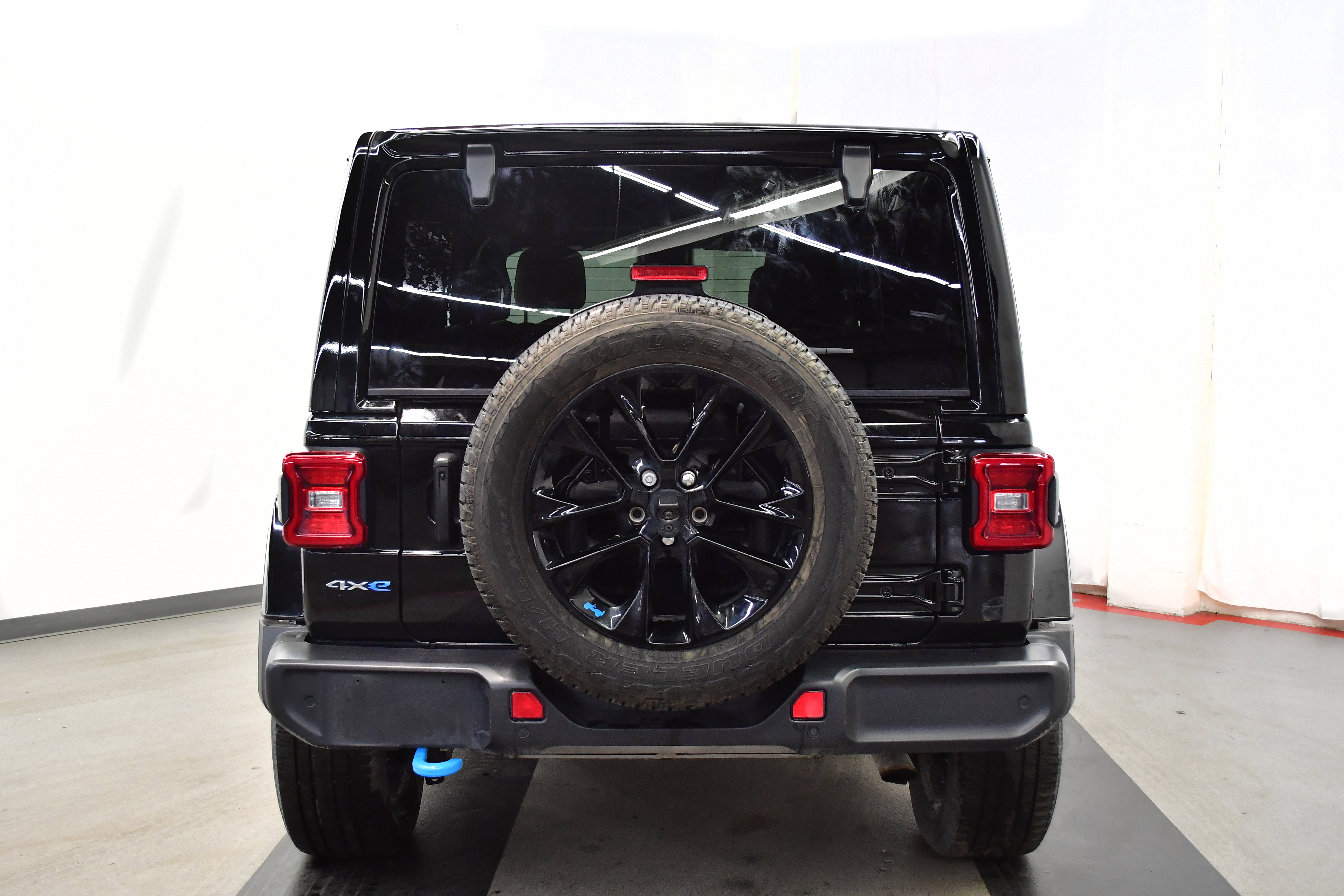 Used 2022 Jeep Wrangler Unlimited Sahara w/ Cold Weather Group image 10