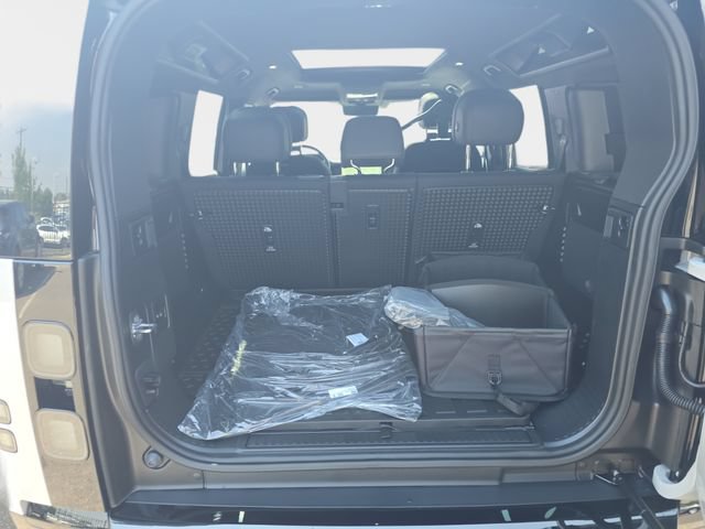 New 2026 Land Rover Defender 110 X AWD/4WD image 10
