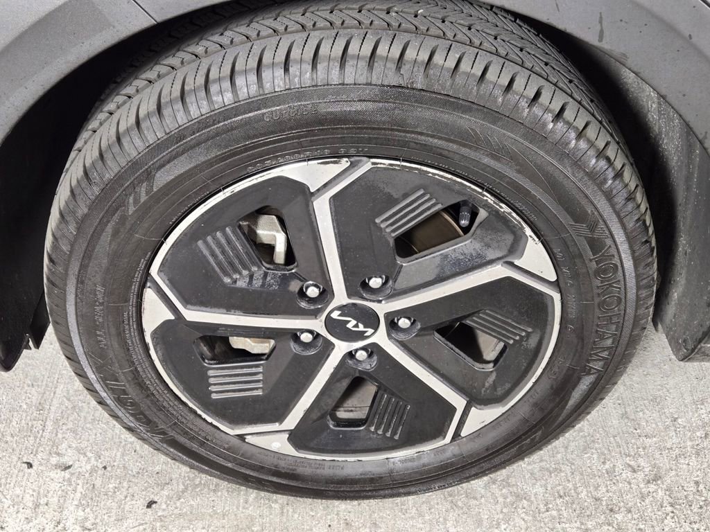 Used 2023 Kia Niro EX FWD image 14