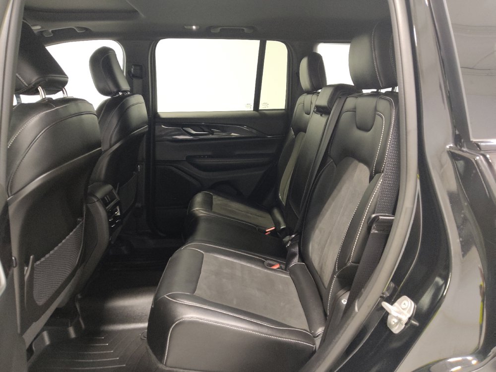 Used 2023 Jeep Grand Cherokee Altitude AWD/4WD image 18