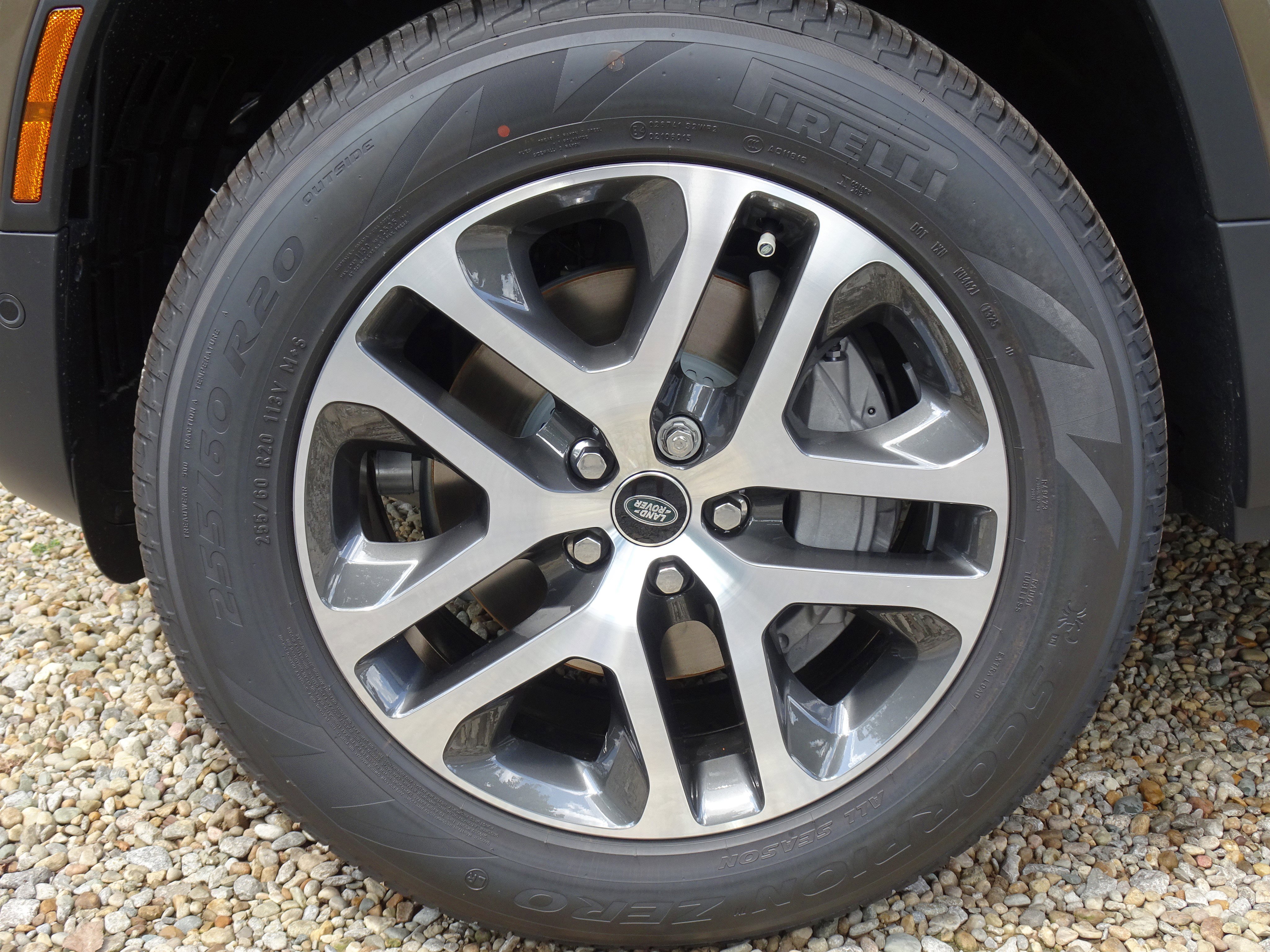 New 2025 Land Rover Defender 110 S image 30