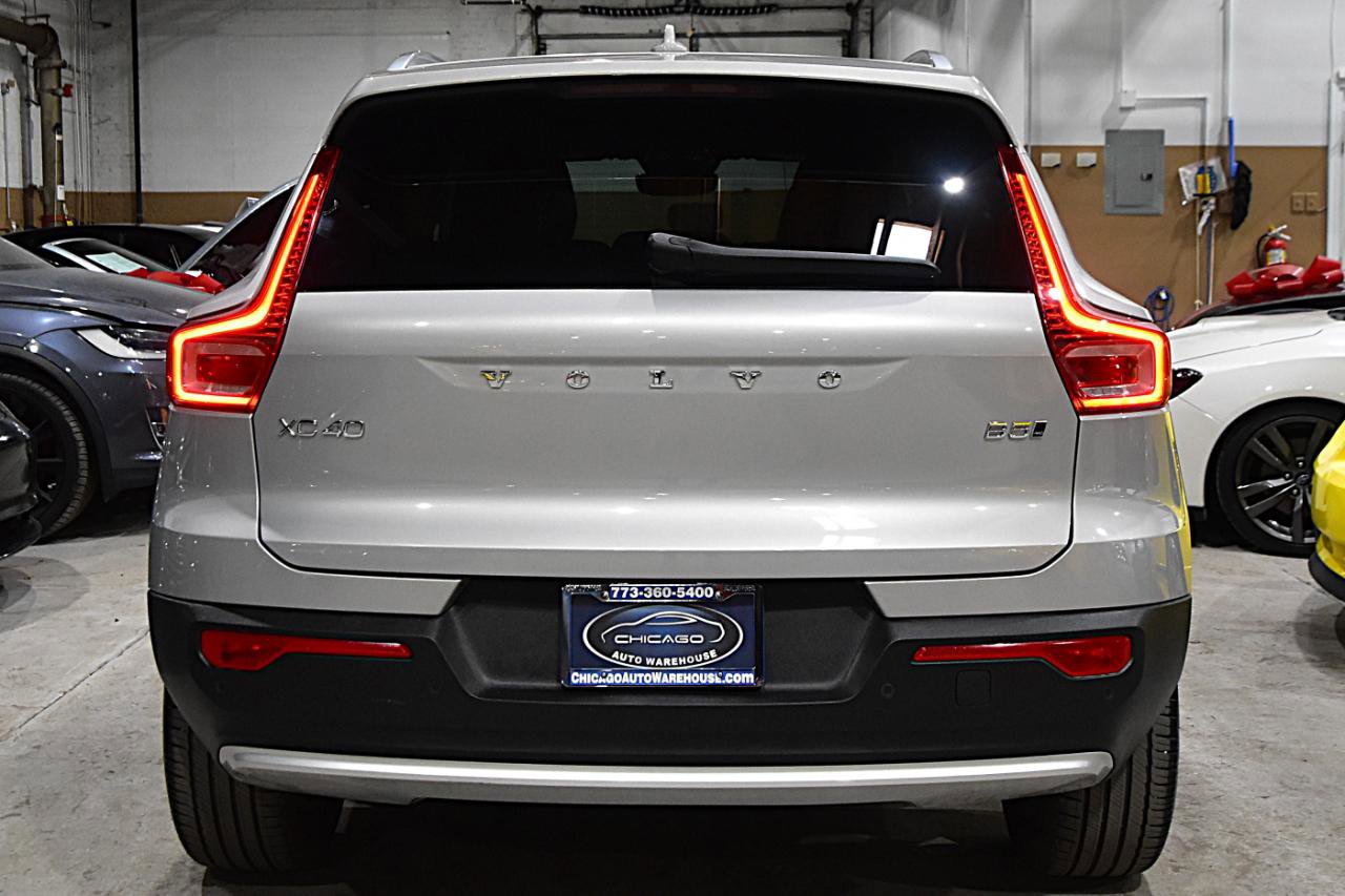 Used 2025 Volvo XC40 B5 Core image 8