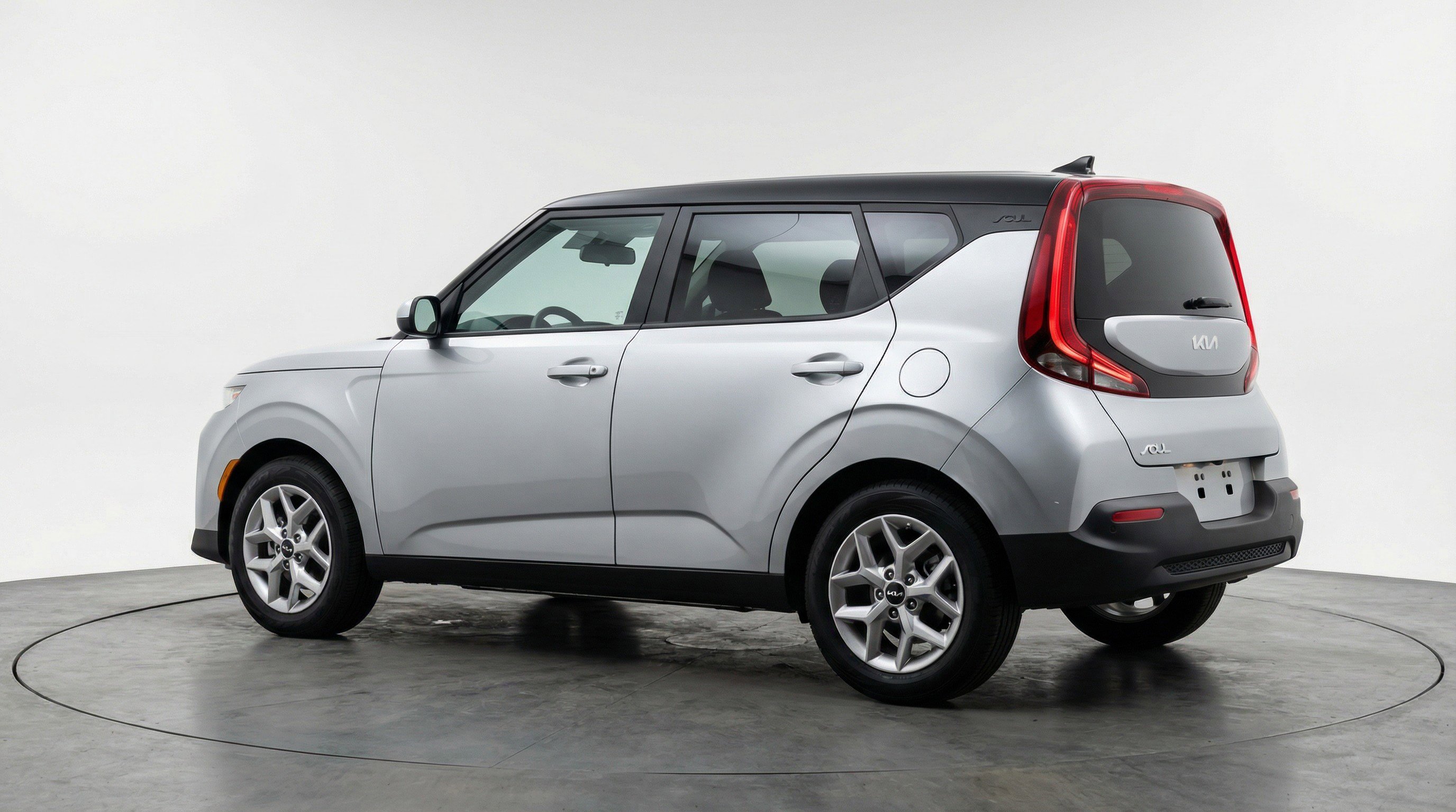 Used 2025 Kia Soul LX w/ LX Technology Package FWD image 6