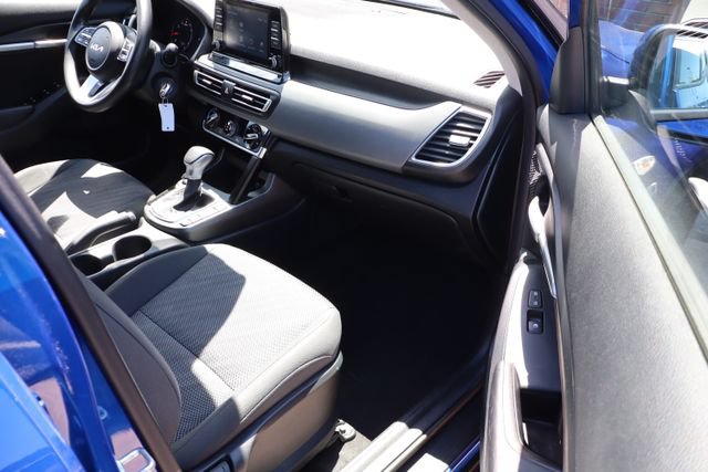 Used 2023 Kia Seltos LX AWD/4WD image 38
