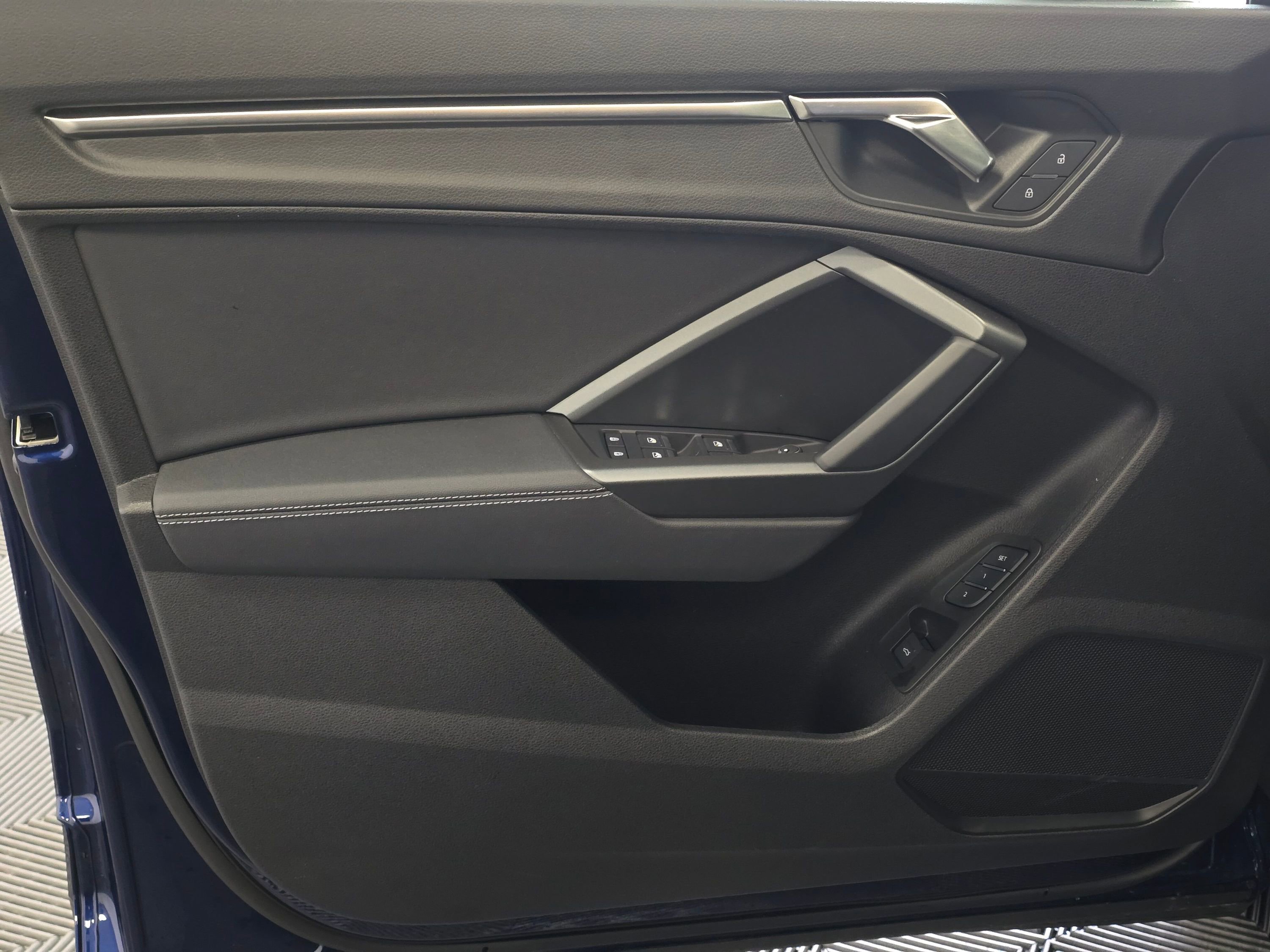 Used 2024 Audi Q3 2.0T Premium w/ Convenience Package image 34