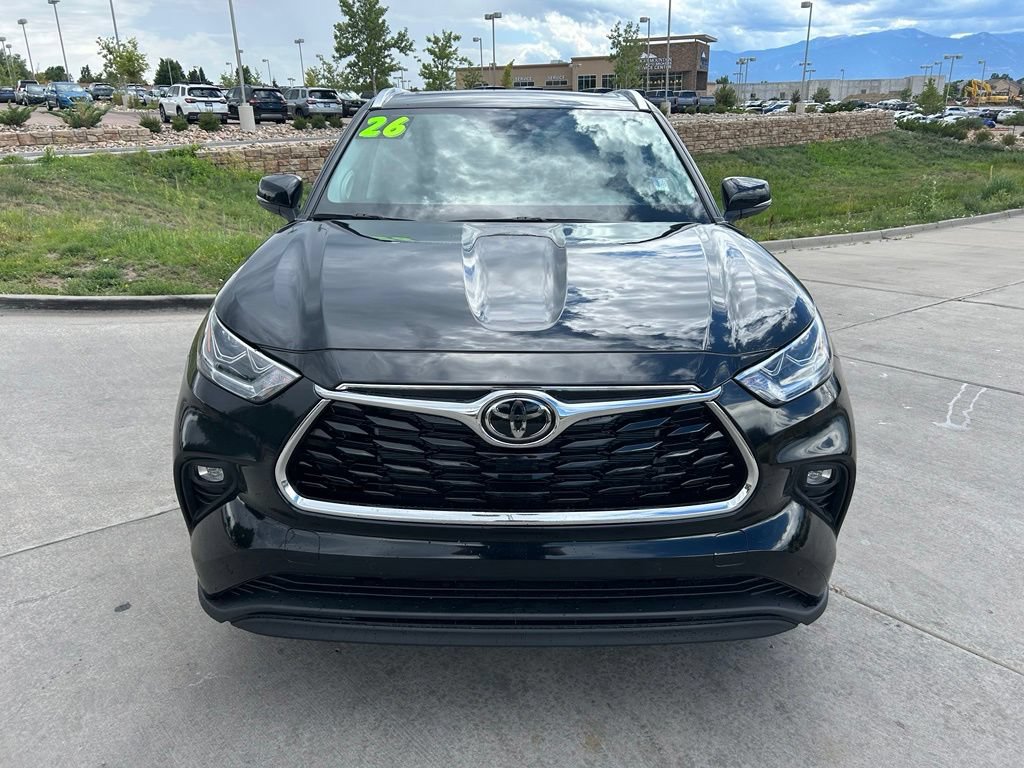 Used 2026 Toyota Highlander Limited AWD/4WD image 2