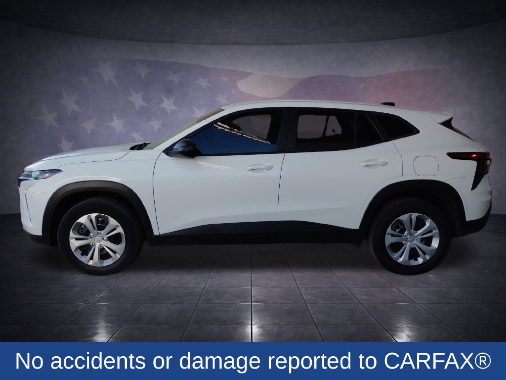 Used 2024 Chevrolet Trax LS FWD image 2