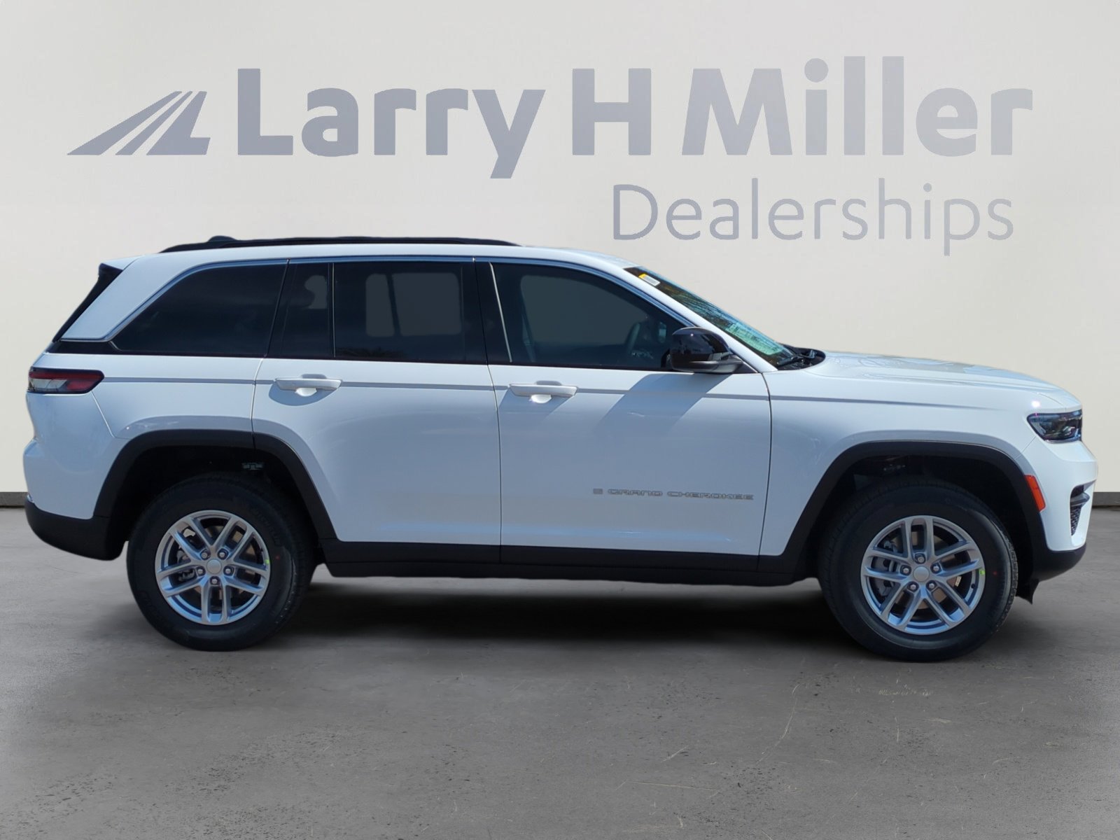 New 2026 Jeep Grand Cherokee Laredo image 6