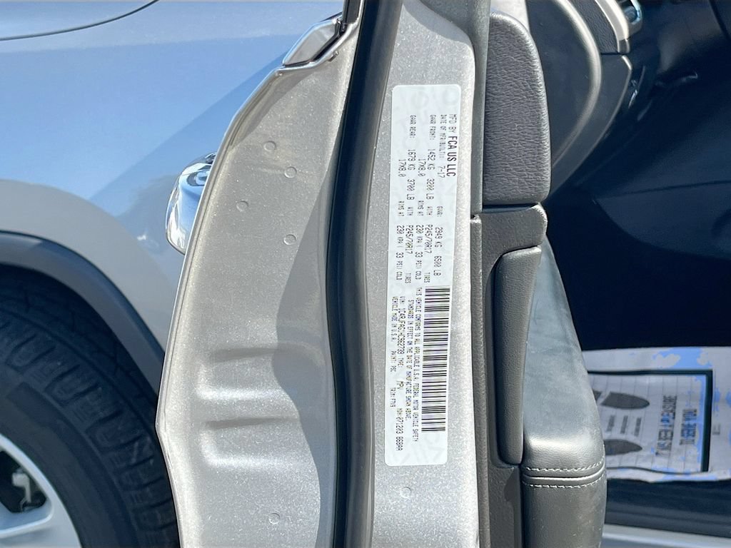Certified 2017 Jeep Grand Cherokee Laredo AWD/4WD image 28