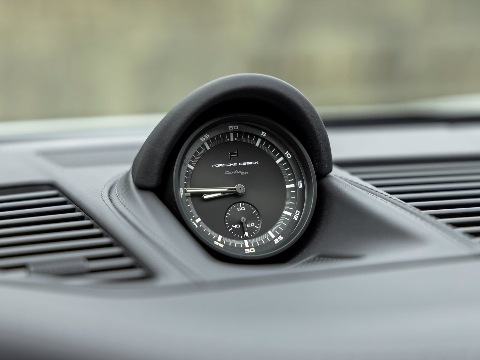 Certified 2025 Porsche 911 Turbo AWD/4WD image 40