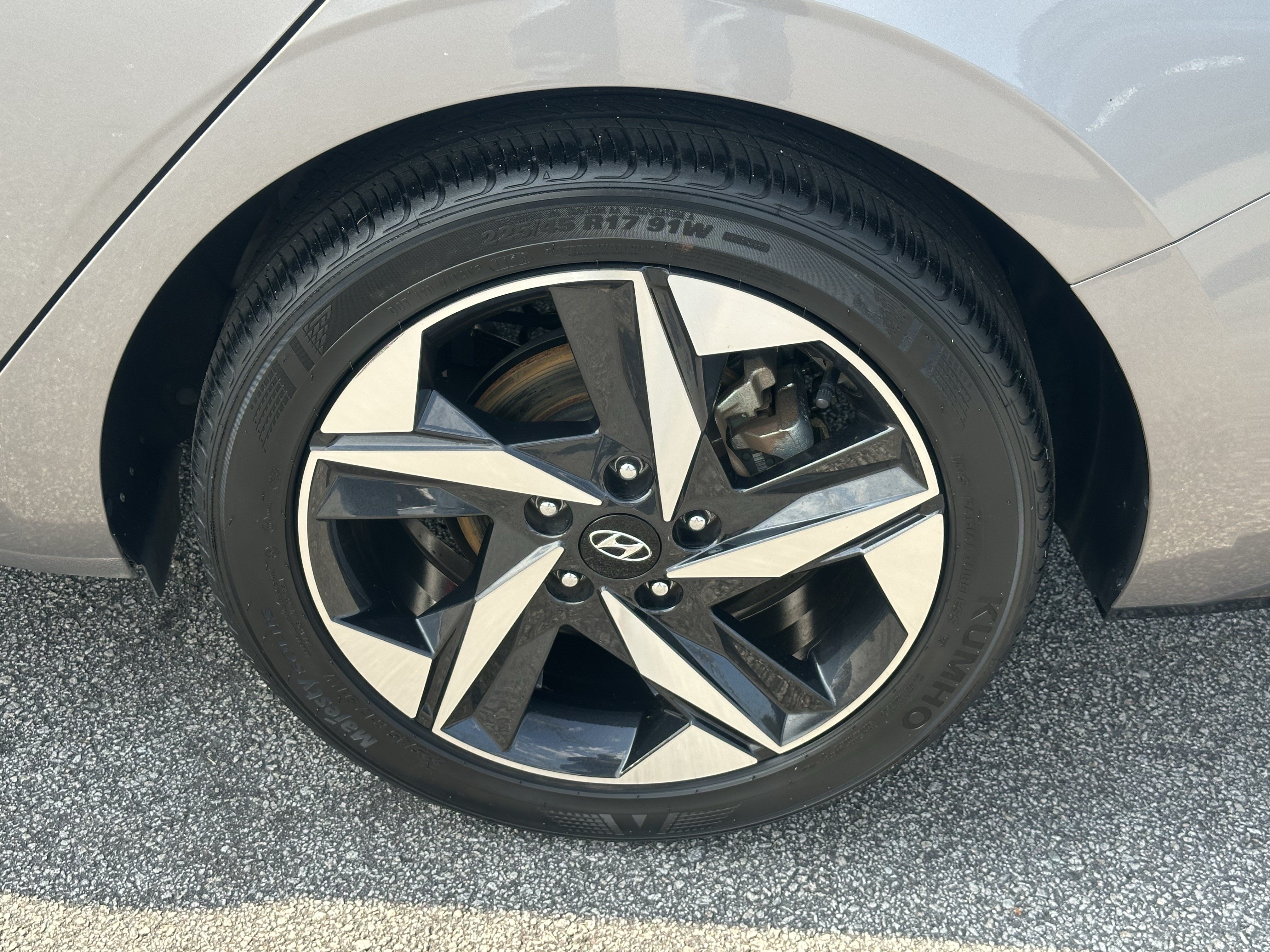 Used 2023 Hyundai Elantra Limited FWD image 19