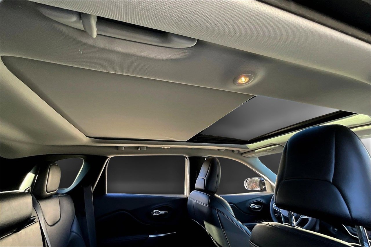 Certified 2022 Jeep Cherokee Latitude Lux w/ Sun & Sound Group image 14