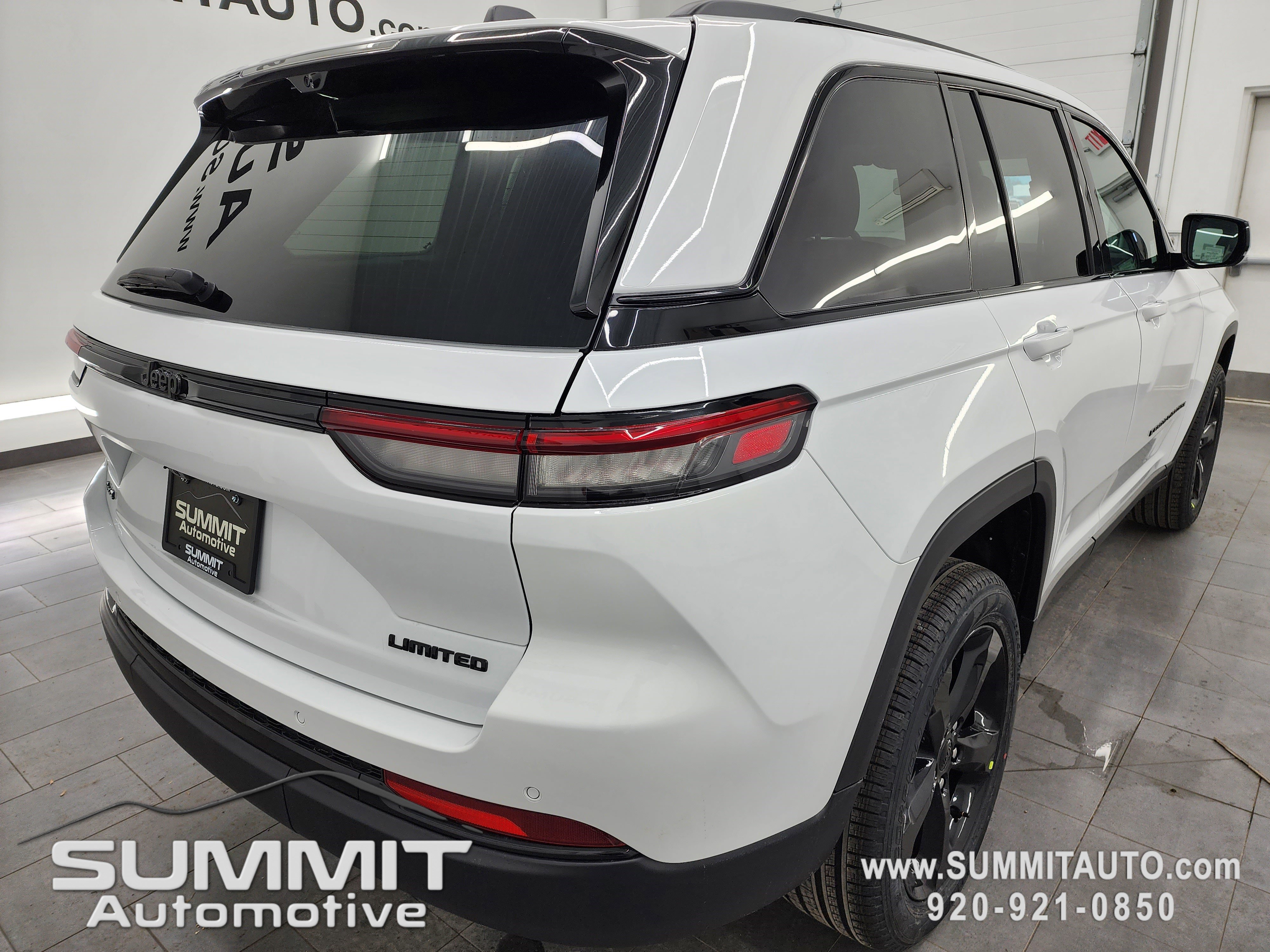 New 2025 Jeep Grand Cherokee Limited w/ Luxury Tech Group II image 5