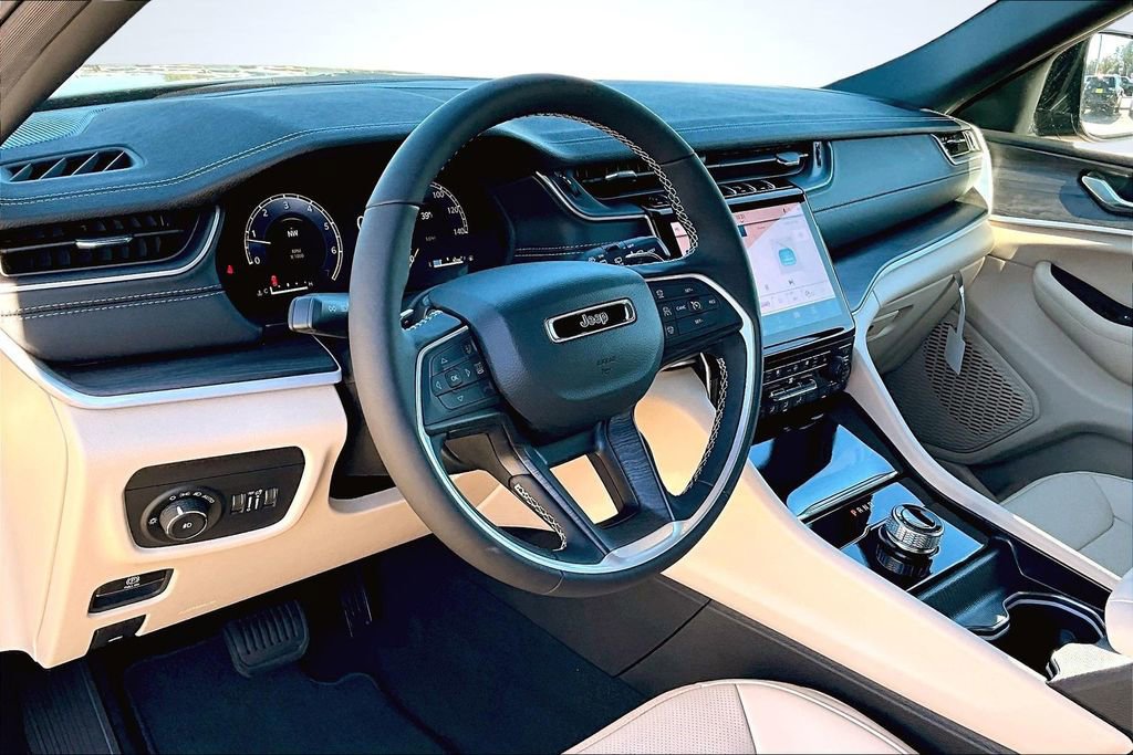 New 2025 Jeep Grand Cherokee Limited image 6