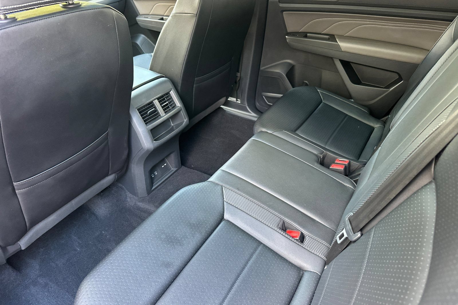 Used 2023 Volkswagen Atlas Cross Sport SE FWD image 11