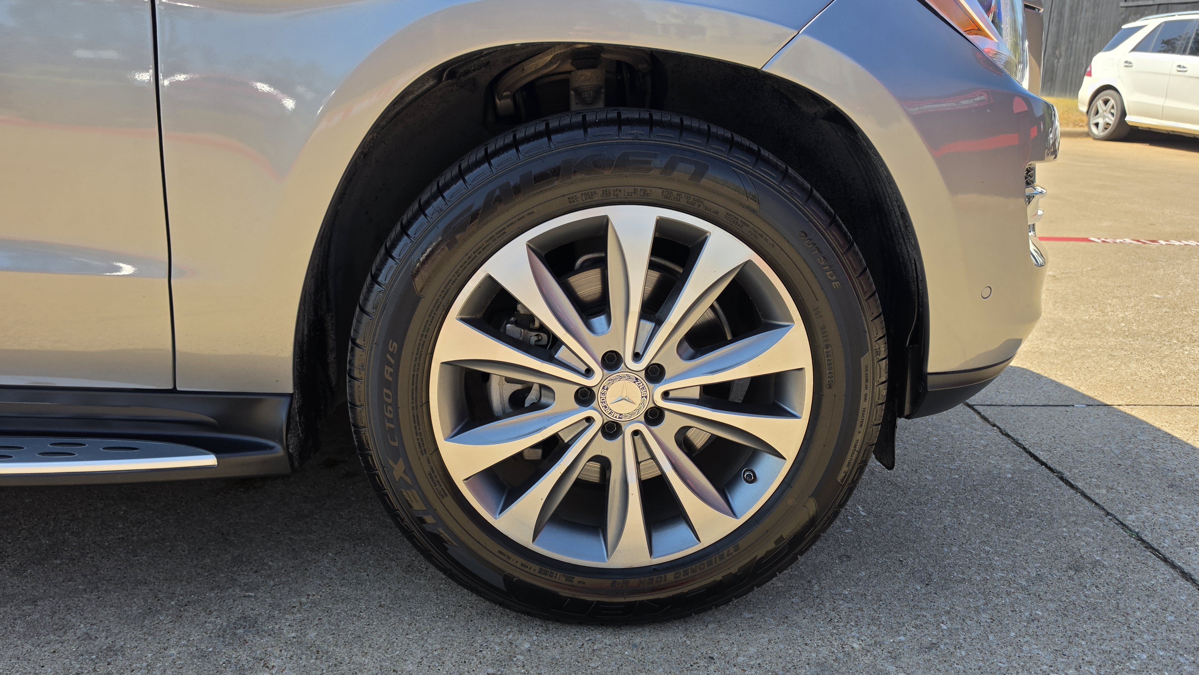 Used 2015 Mercedes-Benz GL 320 BlueTEC 4MATIC w/ Premium I Package image 17