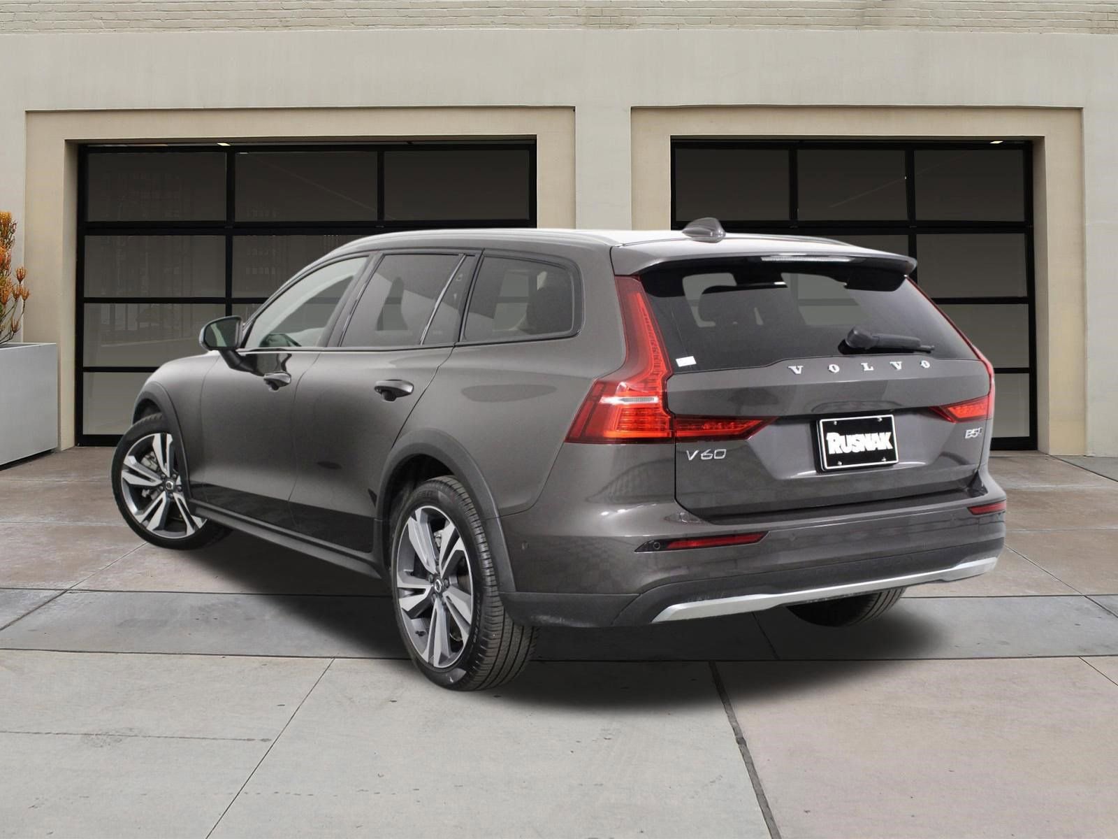 Certified 2025 Volvo V60 B5 Cross Country Plus image 2