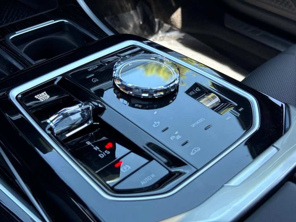 Used 2026 BMW 740i w/ Premium Package RWD image 27
