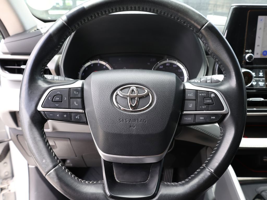 Used 2023 Toyota Highlander LE FWD image 31