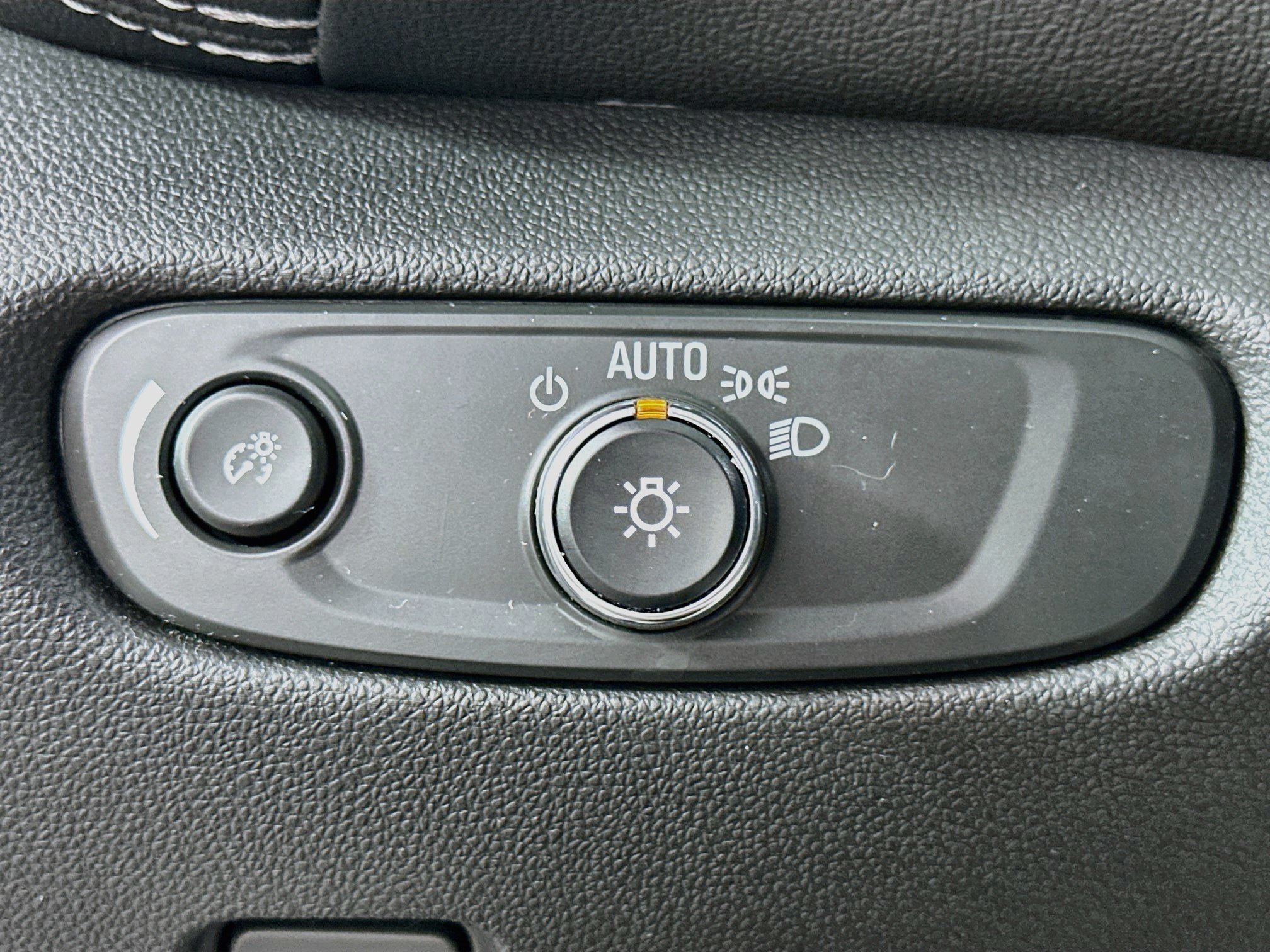 Used 2025 Chevrolet Blazer LT FWD image 17