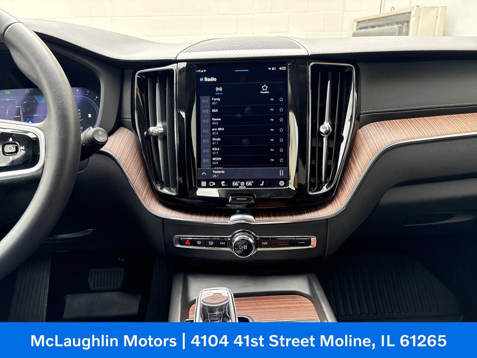 Certified 2023 Volvo XC60 B5 Ultimate w/ Climate Package AWD/4WD image 17