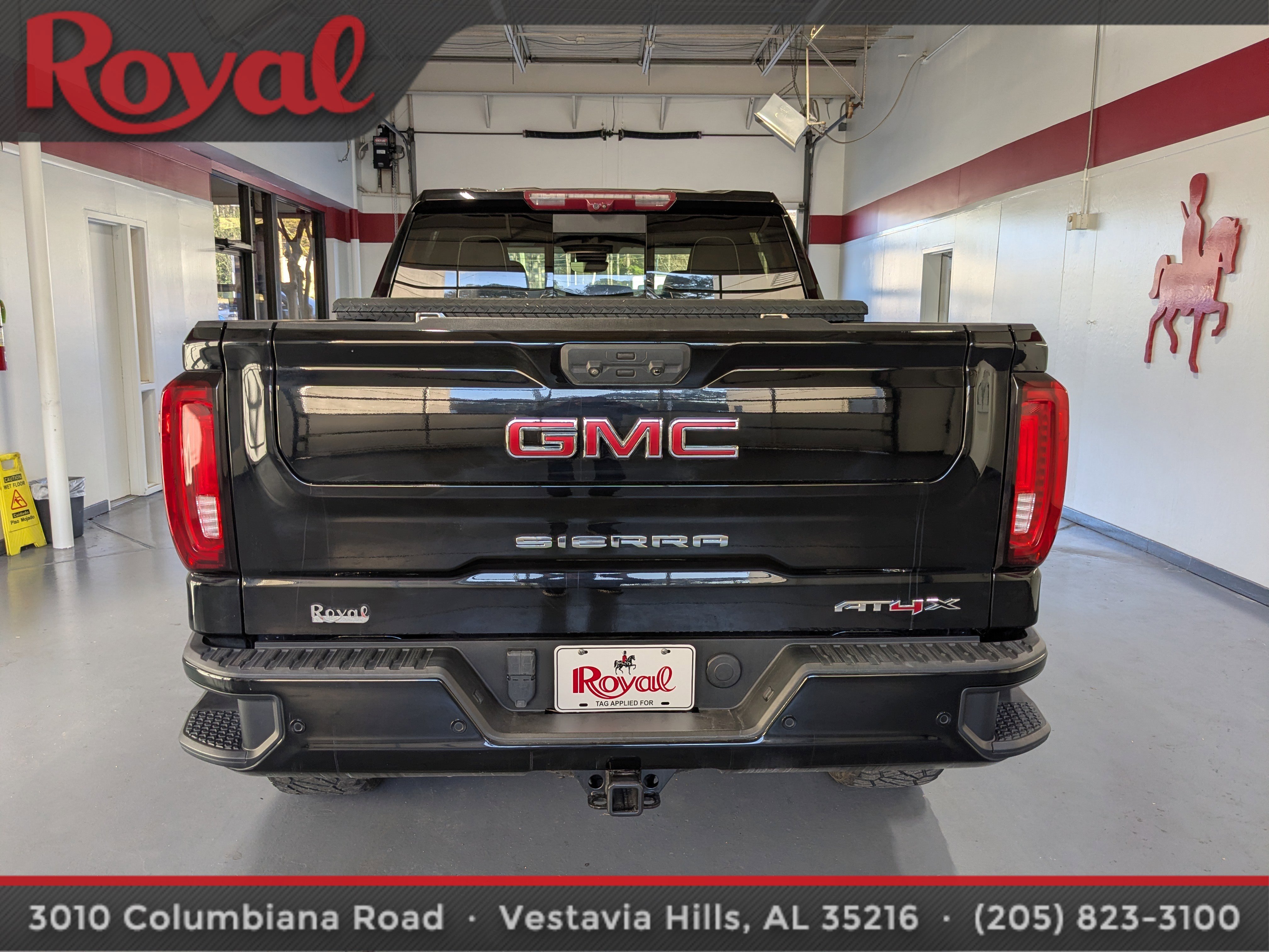 Used 2023 GMC Sierra 1500 AT4X image 3