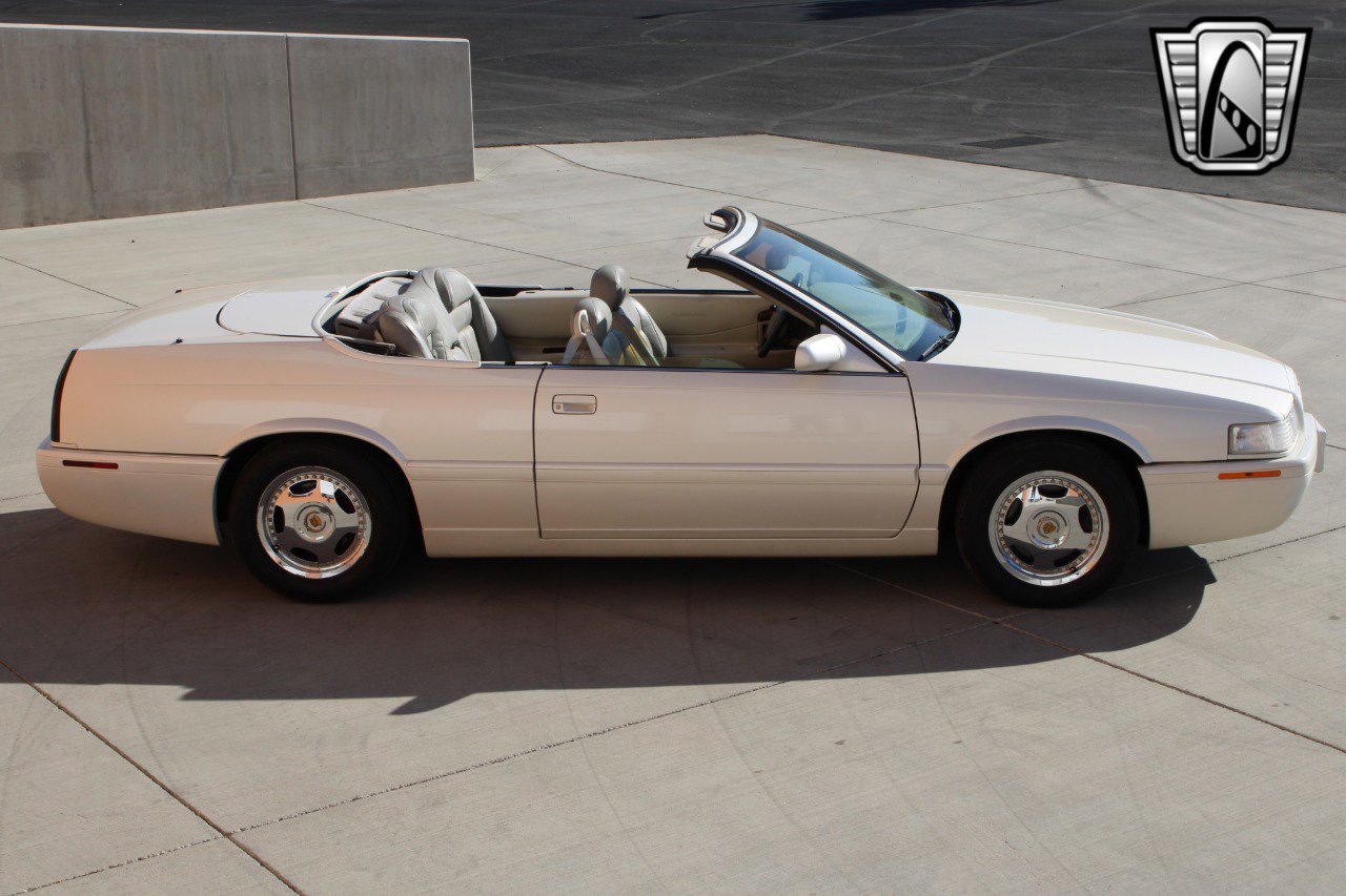 Used 2002 Cadillac Eldorado Touring w/ Preffered Equipment Group image 11
