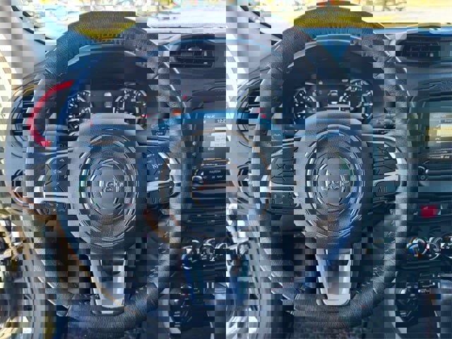 Used 2016 Jeep Renegade Trailhawk image 18