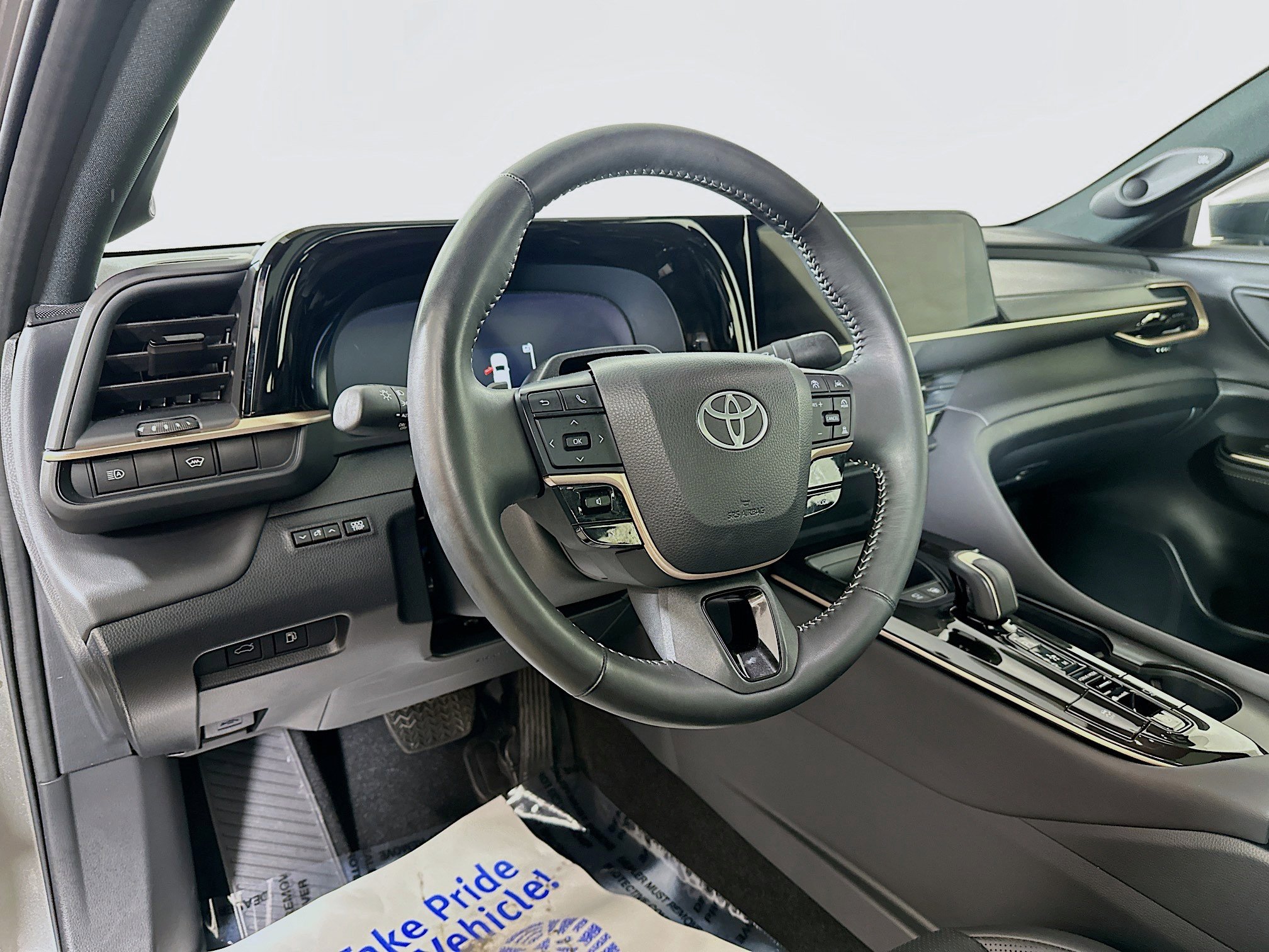 Used 2025 Toyota Crown Platinum image 9