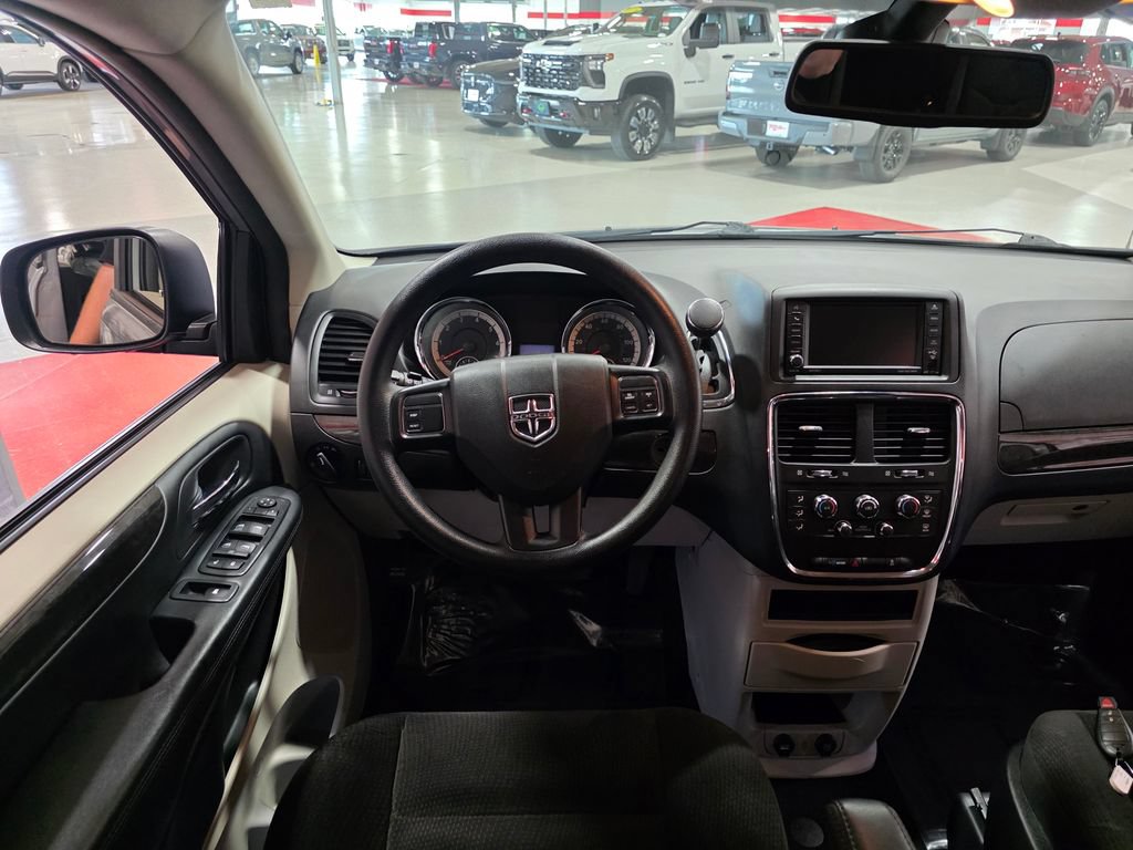 Used 2019 Dodge Grand Caravan SE FWD image 14