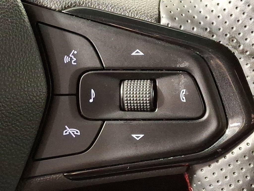 Used 2025 Chevrolet Trax RS image 21