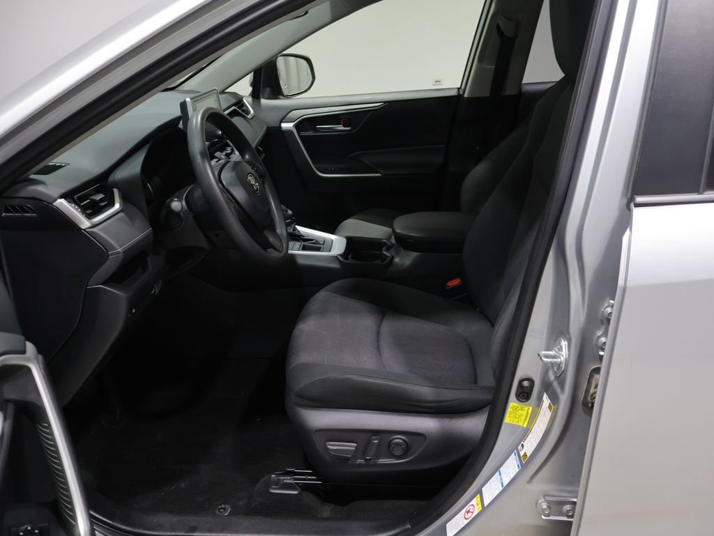 Used 2019 Toyota RAV4 XLE w/ Convenience Package image 10