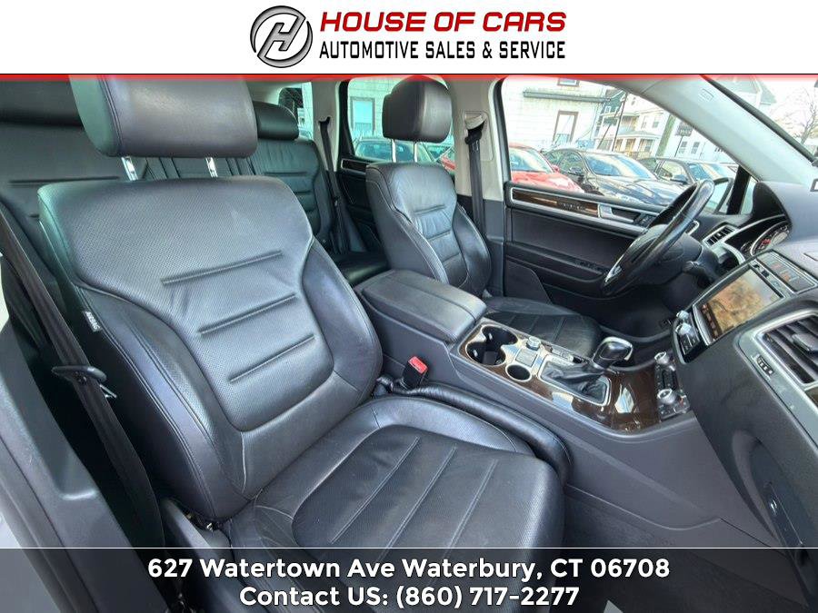Used 2016 Volkswagen Touareg Sport AWD/4WD image 32