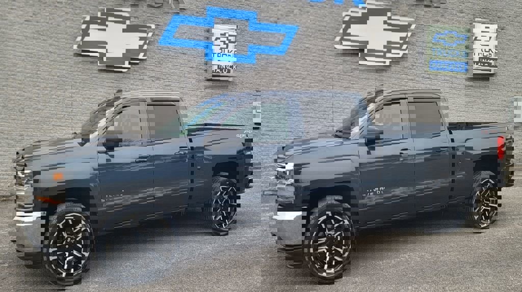 Used 2017 Chevrolet Silverado 1500 LT w/ LPO, Black Pack image 2