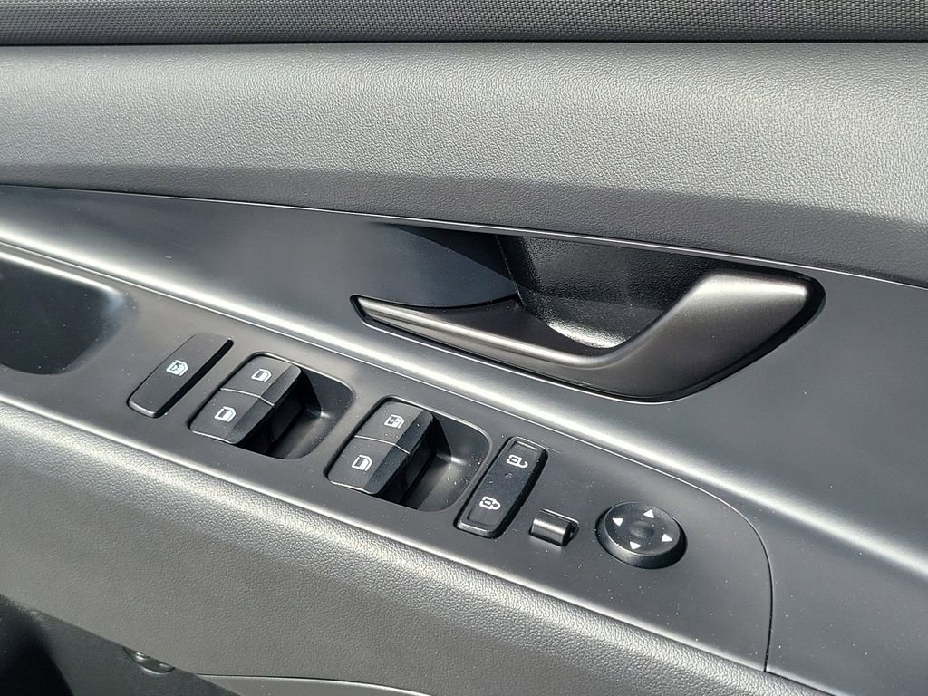 Used 2025 Hyundai Elantra Sport FWD image 16