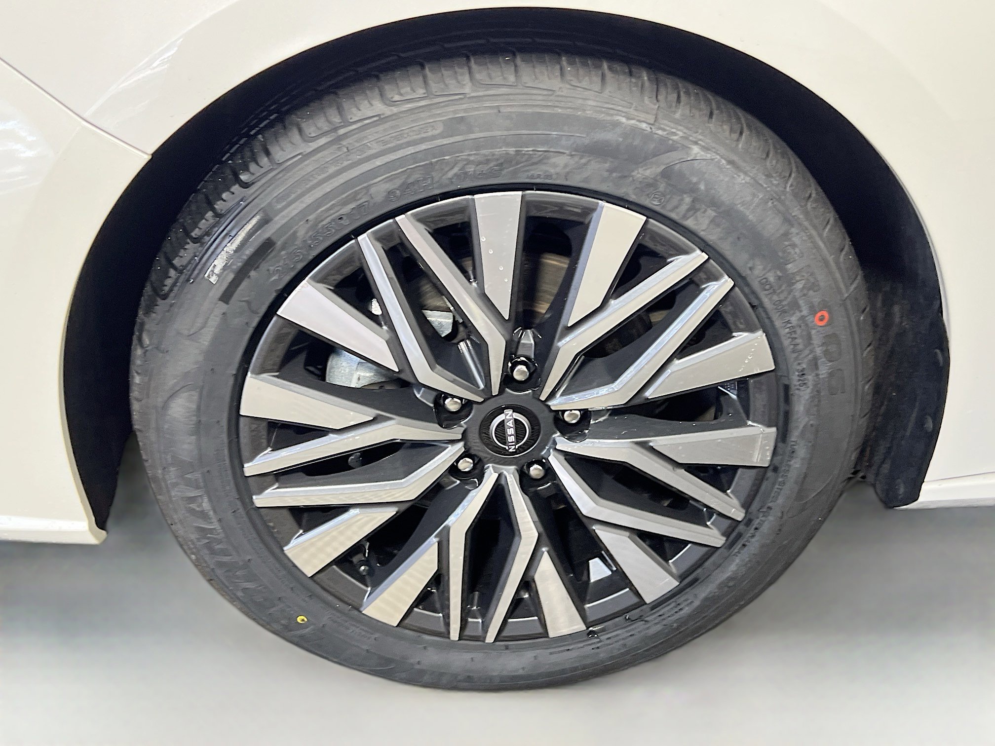 Used 2024 Nissan Altima 2.5 SV image 14