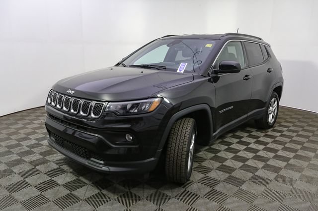 Used 2023 Jeep Compass Latitude w/ Convenience Group AWD/4WD image 5