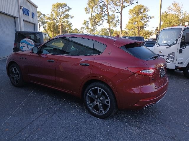 Used 2020 Maserati Levante GranLusso AWD/4WD image 3