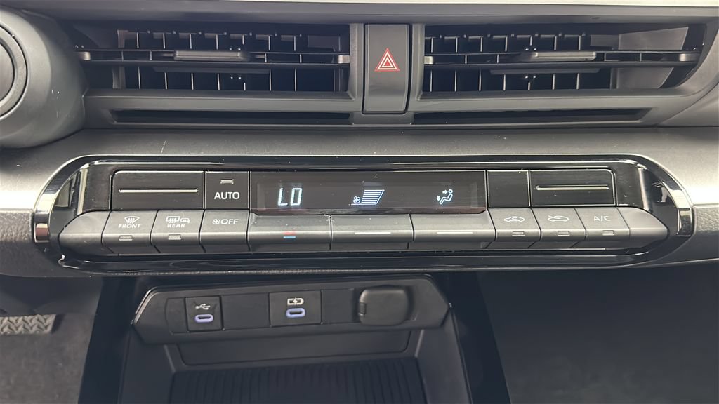 Used 2025 Toyota Prius LE FWD image 17