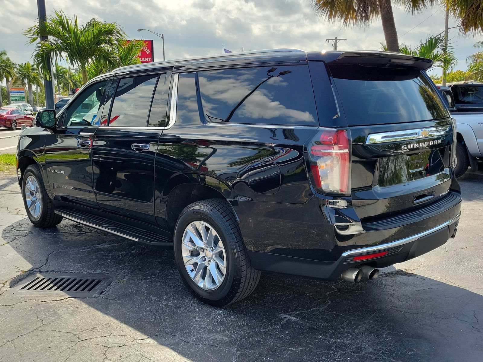 Used 2021 Chevrolet Suburban Premier w/ Premium Package AWD/4WD image 6