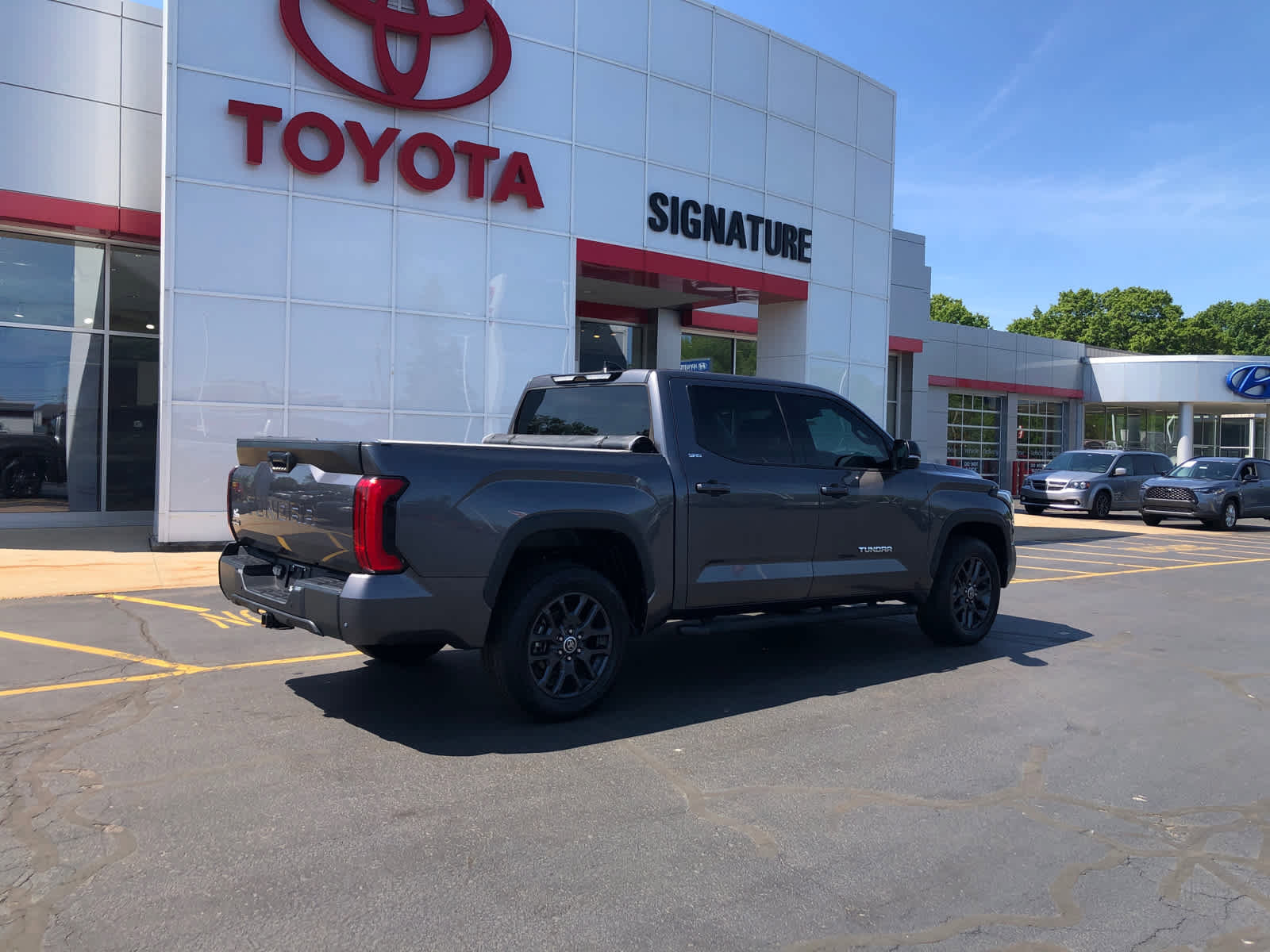 Used 2023 Toyota Tundra SR5 w/ SR5 Premium Package AWD/4WD video 2
