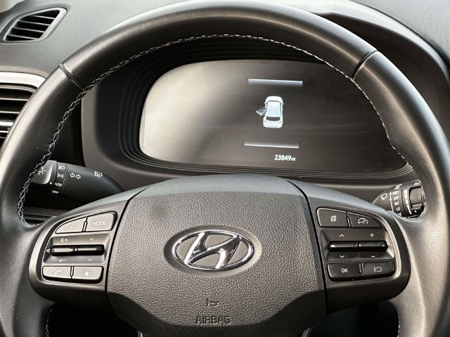 Used 2025 Hyundai Venue Limited FWD image 23