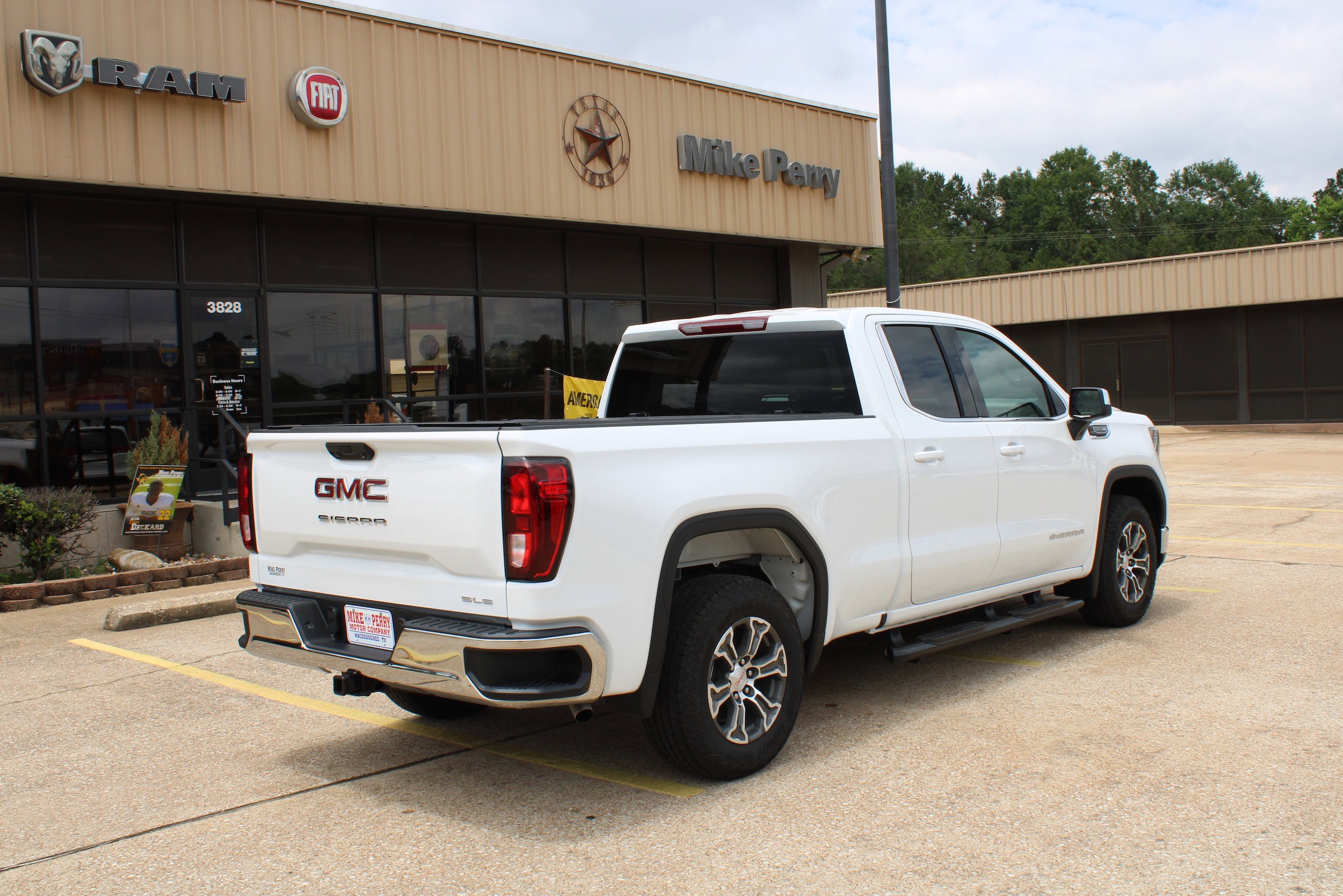 Used 2026 GMC Sierra 1500 SLE RWD image 7
