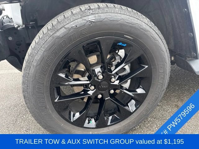 Used 2023 Jeep Wrangler Unlimited Sahara w/ Cold Weather Group AWD/4WD image 4