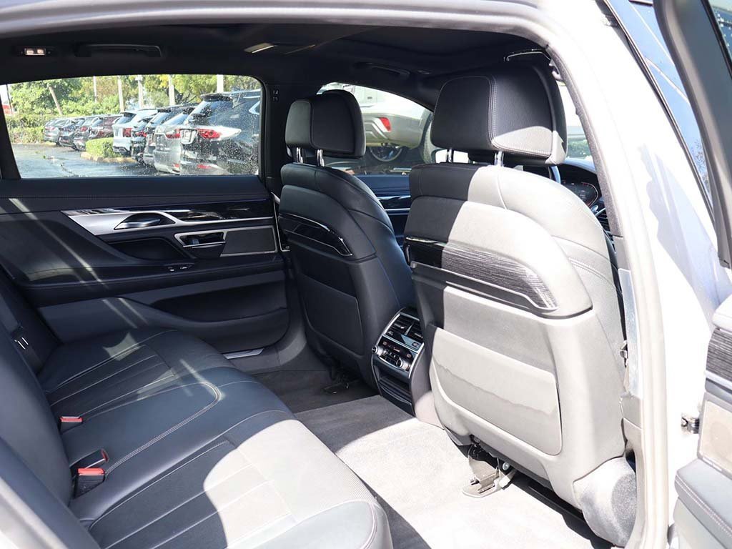 Used 2022 BMW 740i w/ M Sport Package image 38