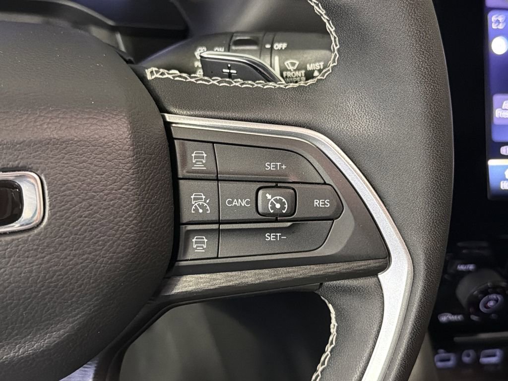 Used 2024 Jeep Grand Cherokee Altitude image 15