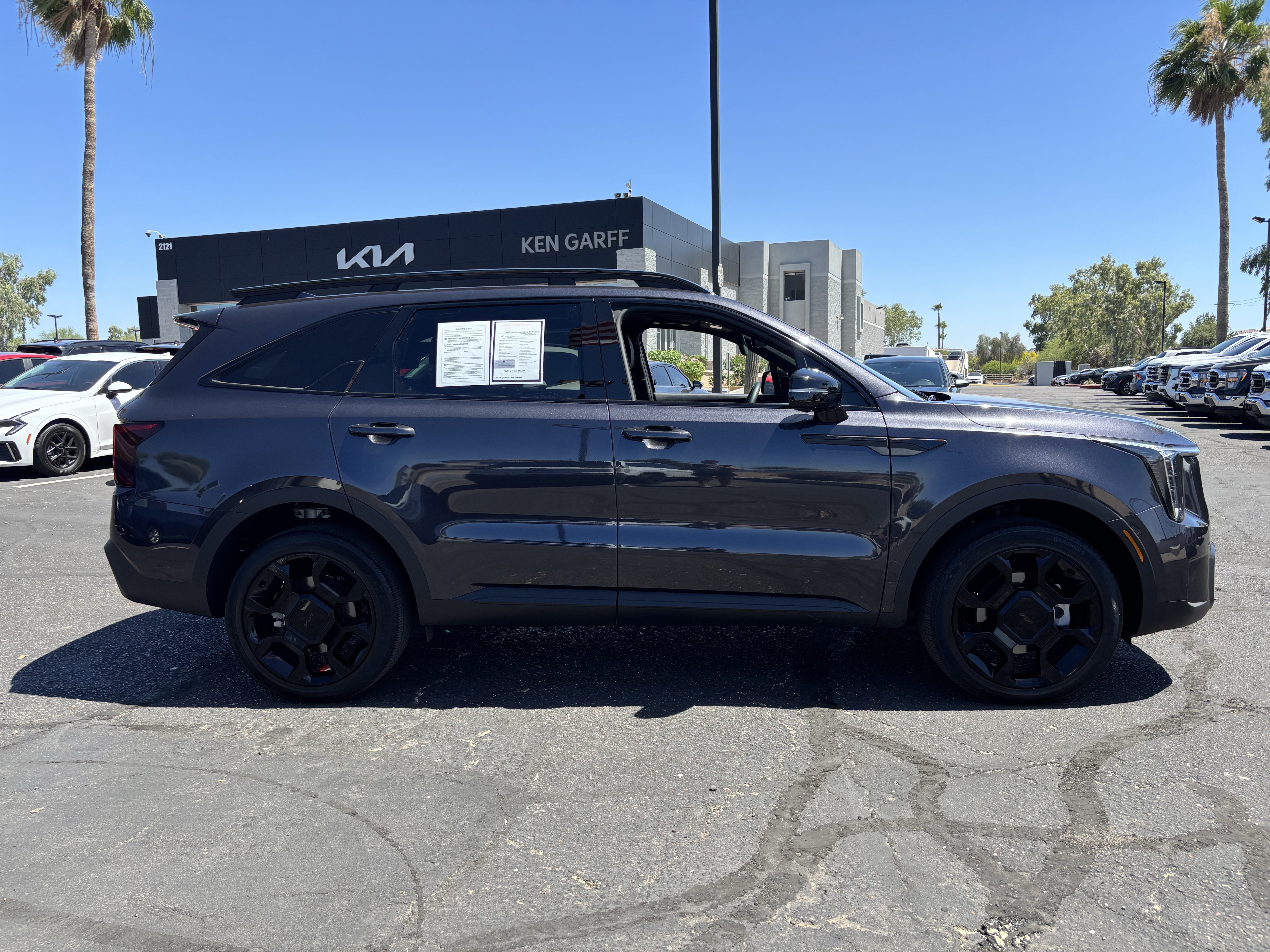 Certified 2025 Kia Sorento SX Prestige AWD/4WD image 2