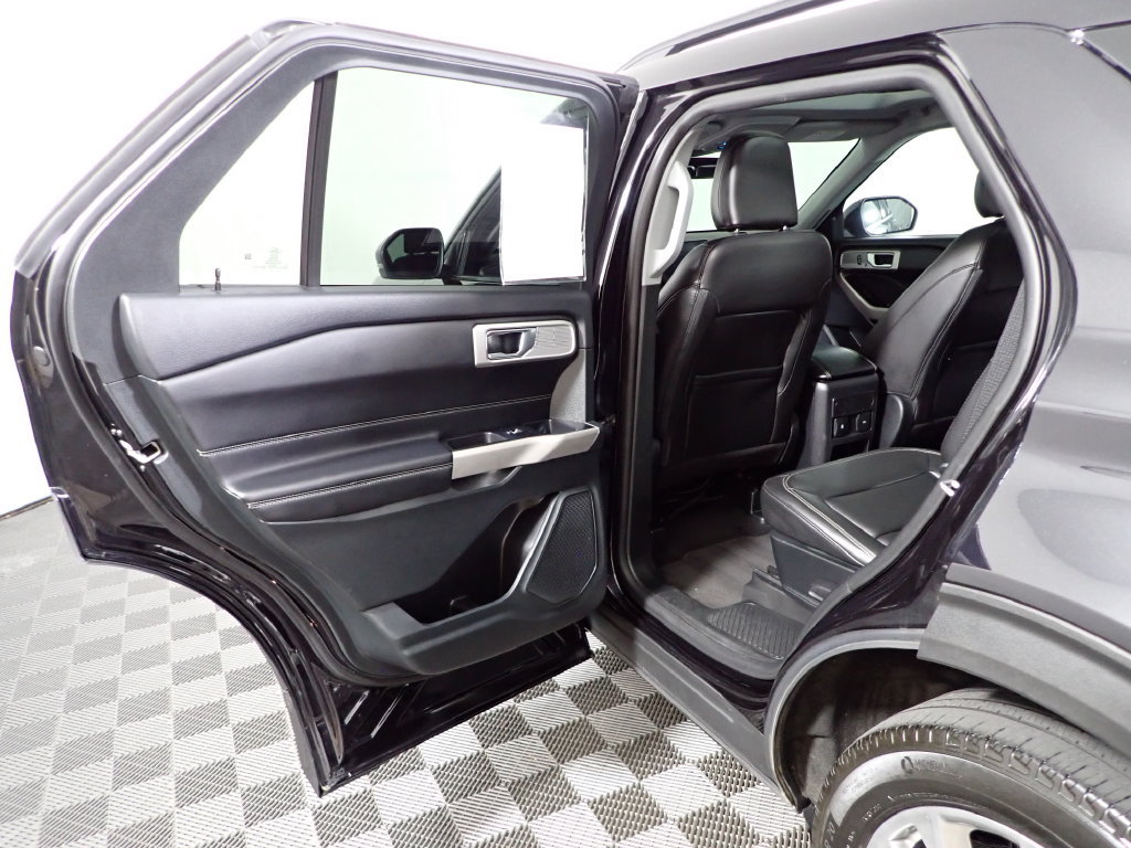 Used 2024 Ford Explorer XLT w/ Equipment Group 202A AWD/4WD image 32
